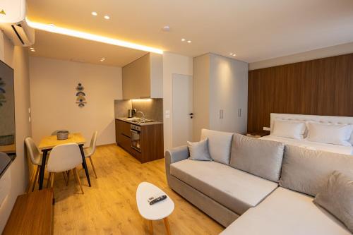 Χώρος καθιστικού στο Infinity Apartments
