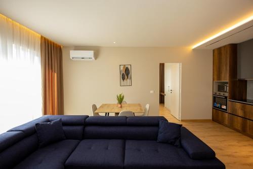 Χώρος καθιστικού στο Infinity Apartments