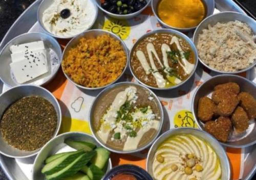 Jídlo v kempu nebo okolí