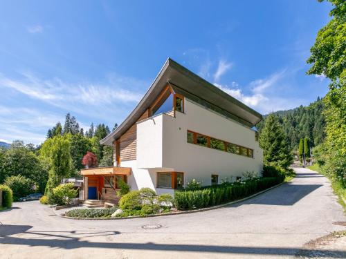 El edificio en el que está el chalet de montaña