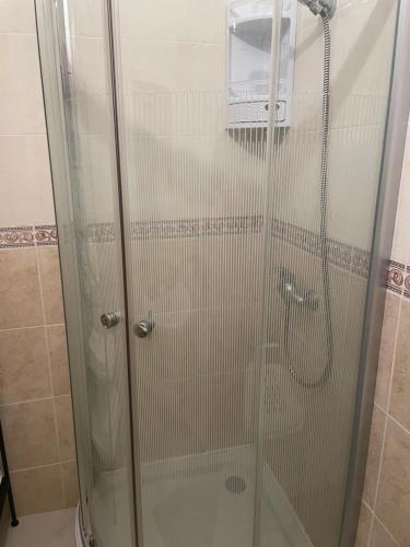 a shower with a glass door in a bathroom at Joli appartement balnéaire avec piscine in Tangier