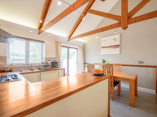 Una cocina o zona de cocina en Villa Gallery- 27073