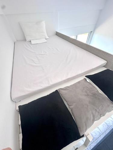 a bunk bed in a small room at ARTE MARE d'Irene in Spárton