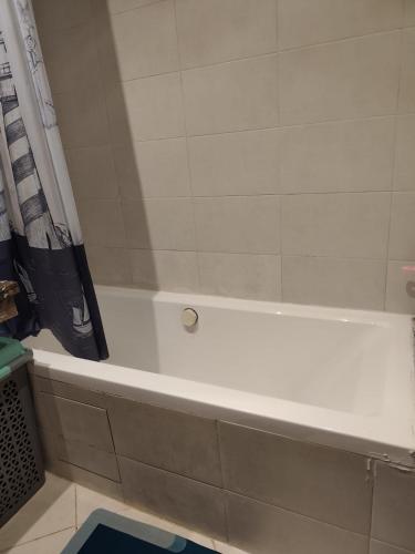 BERALMAR RESIDENCE Privée en terrasse rez-de-jardin pied dans l'eau Chez FAOUZIAにあるバスルーム
