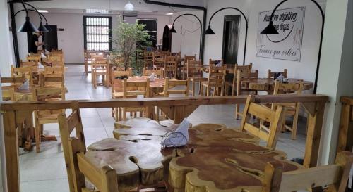 a room filled with wooden tables and chairs at La Ramada in Abejorral
