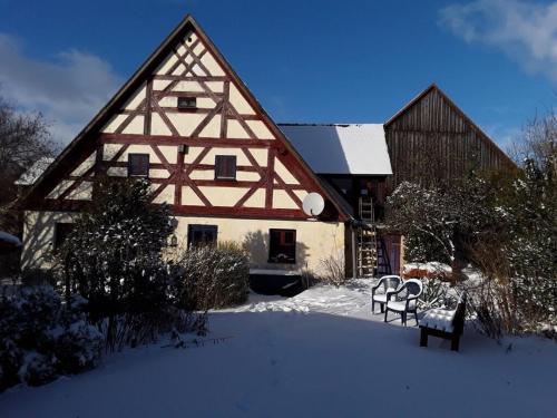 Half-timbered house from 1708 v zimě