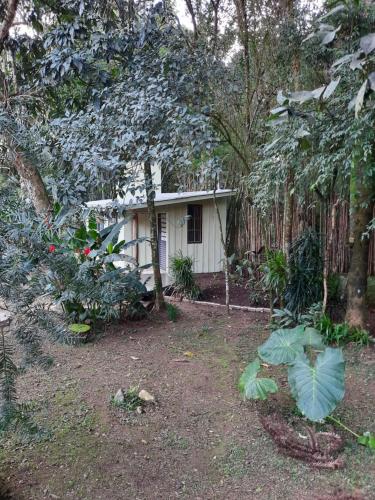 Taman di luar Refúgio na natureza Casa do Tecelão