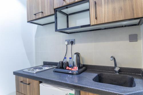 Kuchyň nebo kuchyňský kout v ubytování شقق العاتكة السكنية