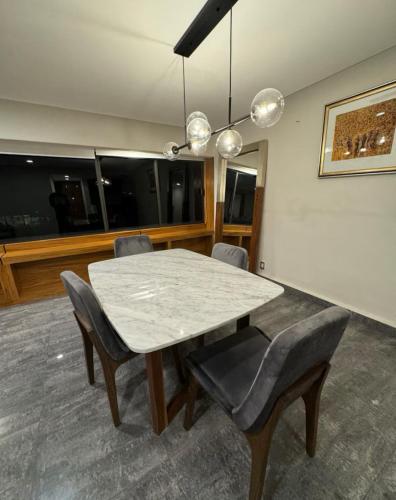a dining room with a table and chairs at Zona Rosa Amberes 33 a 2 cuadras del CAS y del Ángel in Mexico City