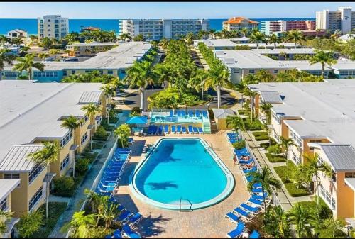 Swimmingpoolen hos eller tæt på No Shoes Required