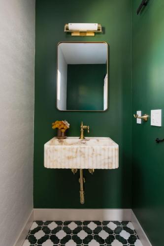 Gambar di galeri bagi Modern and Charming Luxe Home in Los Angeles di Altadena