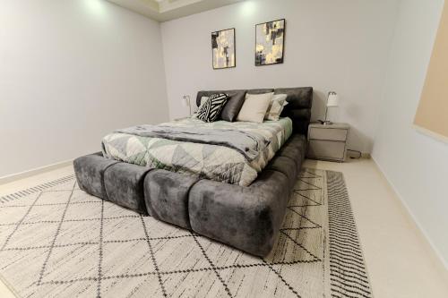 a bedroom with a couch with a bed in it at Rosa Alta in El Suazal