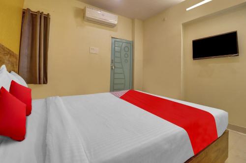 a bedroom with a large bed and a tv at Hotel O R Square in Hyderabad