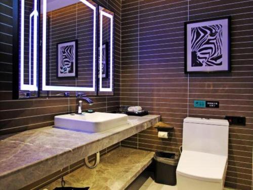 a bathroom with a sink and a toilet at Xana Hotelle·Tianshui Shangyi Plaza in Tianshui