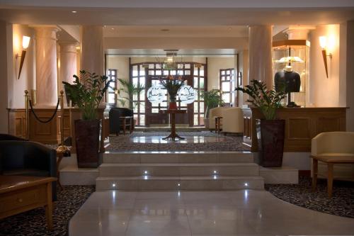 Lobi atau kawasan kaunter penerimaan di Bryn Meadows Golf, Hotel & Spa