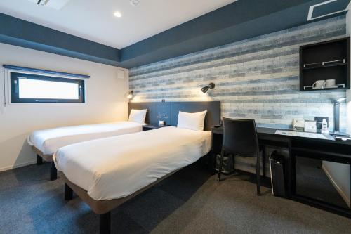 a hotel room with two beds and a desk at HOTEL TABARD TOKYO - Vacation STAY 64544v in Tokyo