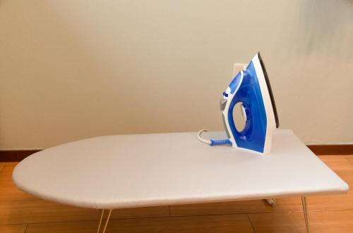 a computer monitor sitting on top of a white bench at GS63 名古屋 栄Areaおしゃれな和洋ルーム観光ビジネス周辺アクセス最高 in Nagoya