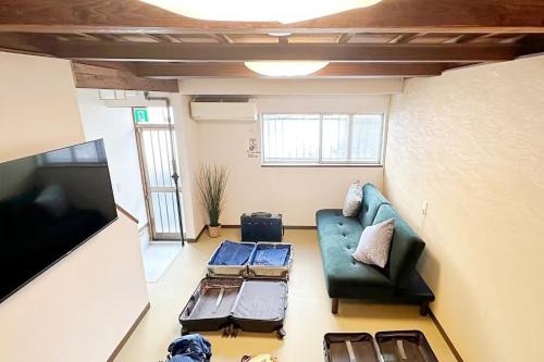 2 min walk to station, near Namba & Shinsaibashi