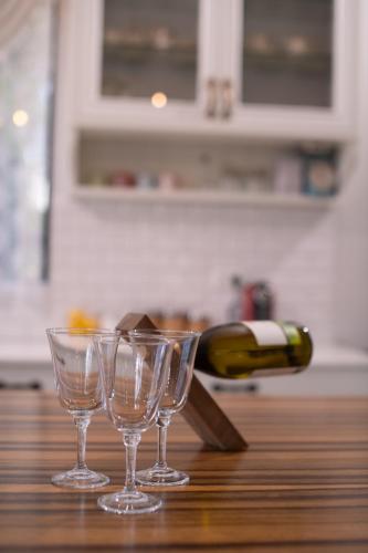 Boissons dans l'établissement לה פטלונה - ווילה מהממת עם בריכה פרטית בכפר ורדים