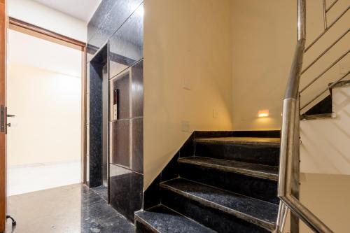 Katil atau katil-katil dalam bilik di Limewood Stay Service Apartment 1BHK - Millennium City Centre