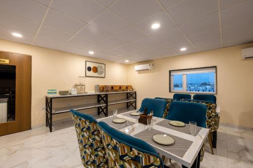 Gambar di galeri bagi Limewood Stay Service Apartment 1BHK - Millennium City Centre di Gurgaon