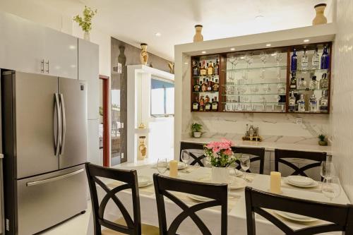 Η κουζίνα ή μικρή κουζίνα στο Triton's Cozy Condominium