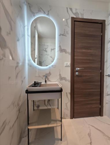 a bathroom with a sink and a mirror at HOTEL Mirarti in Rapallo