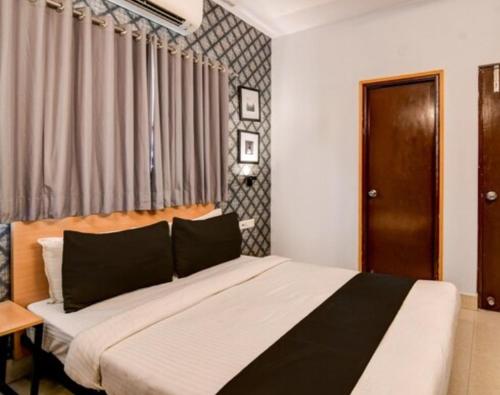 Ένα ή περισσότερα κρεβάτια σε δωμάτιο στο Hotel comfort Inn Residency