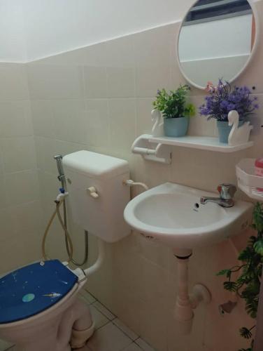 Bilik mandi di Auliya Homestay