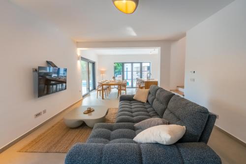 a living room with a blue couch and a table at Casa Eva in Opric
