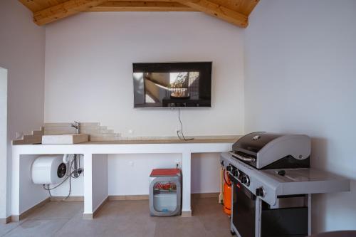 a kitchen with a counter and a table and a stove at Casa Eva in Opric