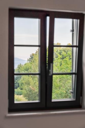 a window with a view of a forest at Casa Eva in Opric