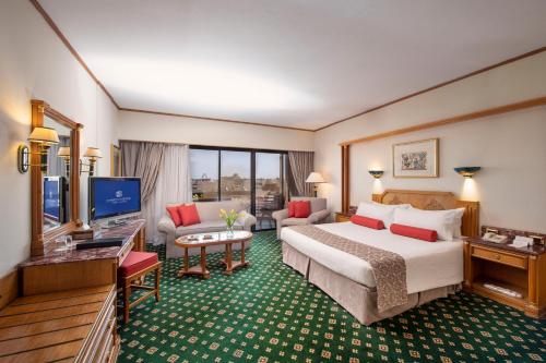 Télévision ou salle de divertissement dans l'établissement Sonesta St. George Hotel - Convention Center