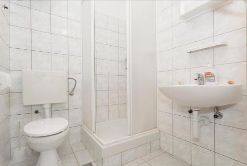 Bilik mandi di Apartments Adriasol