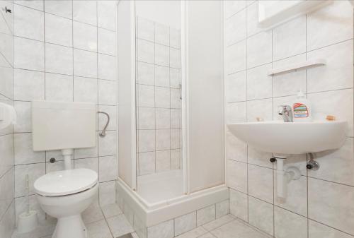 Apartments Adriasol tesisinde bir banyo