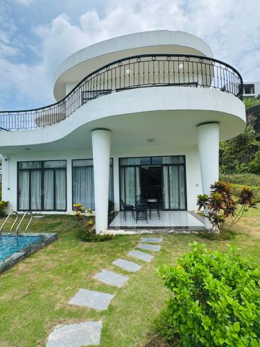 Taman di luar 3BR Villa with private pool - Biệt thự 3 phòng ngủ có bể bơi riêng - Ivory Hoà Bình