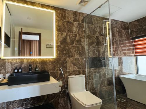 Bilik mandi di 3BR Villa with private pool - Biệt thự 3 phòng ngủ có bể bơi riêng - Ivory Hoà Bình