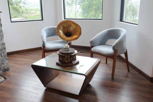 a room with two chairs and a table with a mirror at Chaza Oddington in Lindula