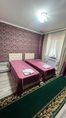 Hotel Dumbravaにあるベッド