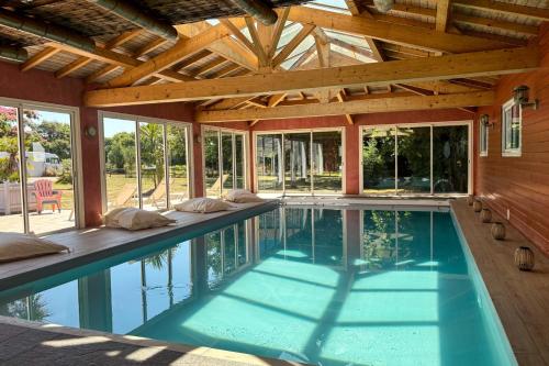 Villa Sylvia Indoor Pool Spa Billiards Sleeps 14 Near Ocean
