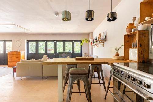 Dapur atau dapur kecil di The Birch House