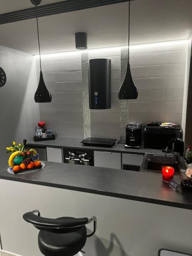 a kitchen with a counter with a bowl of fruit at Apartament Nadziei in Chmielno