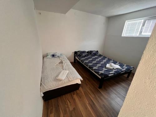 Llit o llits en una habitació de DAMIEN apartments
