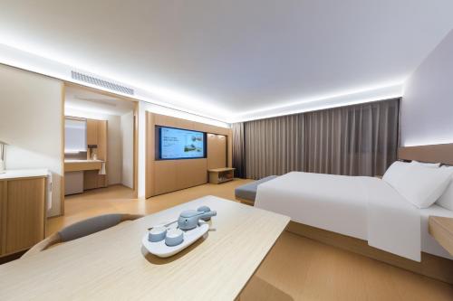 Cama o camas de una habitación en Ji Hotel Beijing Fangshan District Goverment