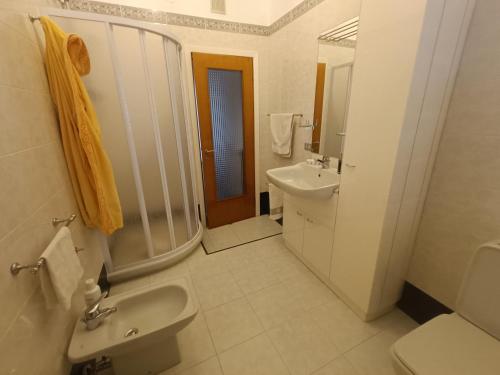 Koupelna v ubytování Appartamento Panoramico Corigliano Paese