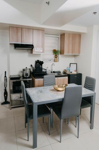 Η κουζίνα ή μικρή κουζίνα στο Spacious 1BR in Cebu IT park - Top Location