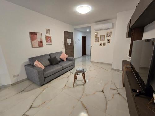 Televisyen dan/atau pusat hiburan di Serenity Suites No 2