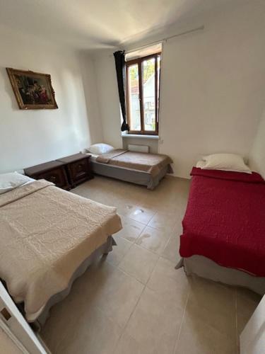 a room with two beds and a window at Rent Appart Forbach in Forbach