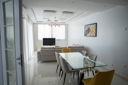 Residence Yacineにあるテレビまたはエンターテインメントセンター