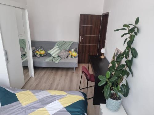 Ένα ή περισσότερα κρεβάτια σε δωμάτιο στο Apartament Kościelna